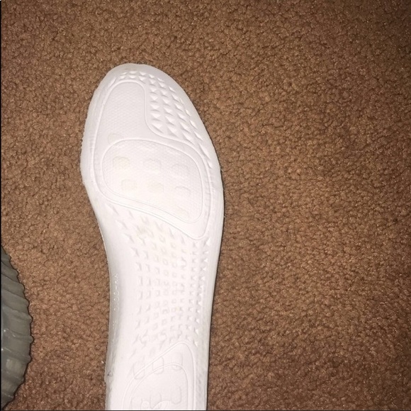 Yeezy 350 Boost - Picture 3 of 7